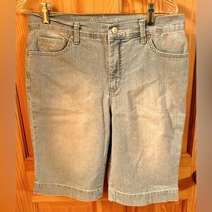Gloria Vanderbilt Amanda All Around Slimming Effect Size 8 Women's Denim Shorts